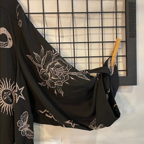 torrid Black Lace-Up V-Neck Celestial Print Blouse - Picture 4 of 10